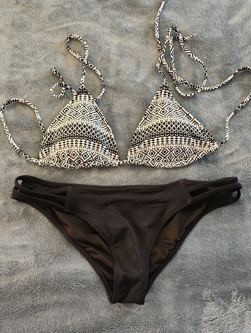 Victoria's Secret Black & White Pattern Triangle Bikini Set